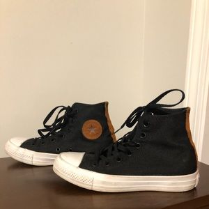 Converse canvas w/ suede detail size 6